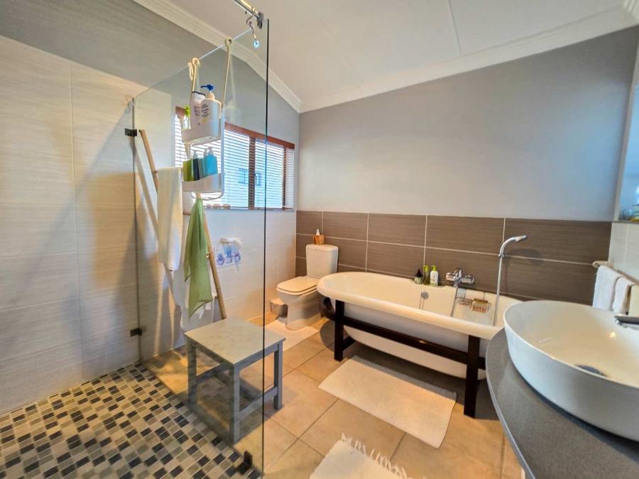 4 Bedroom Property for Sale in Jongensfontein Western Cape